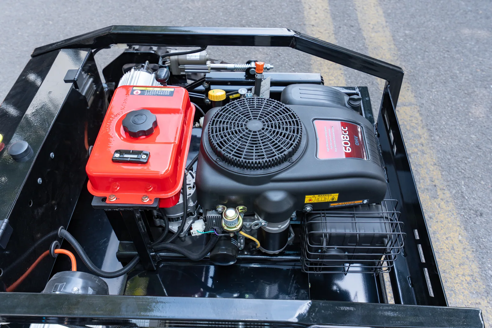 AY-1000 engine and fuel tank inside its tracked chassis