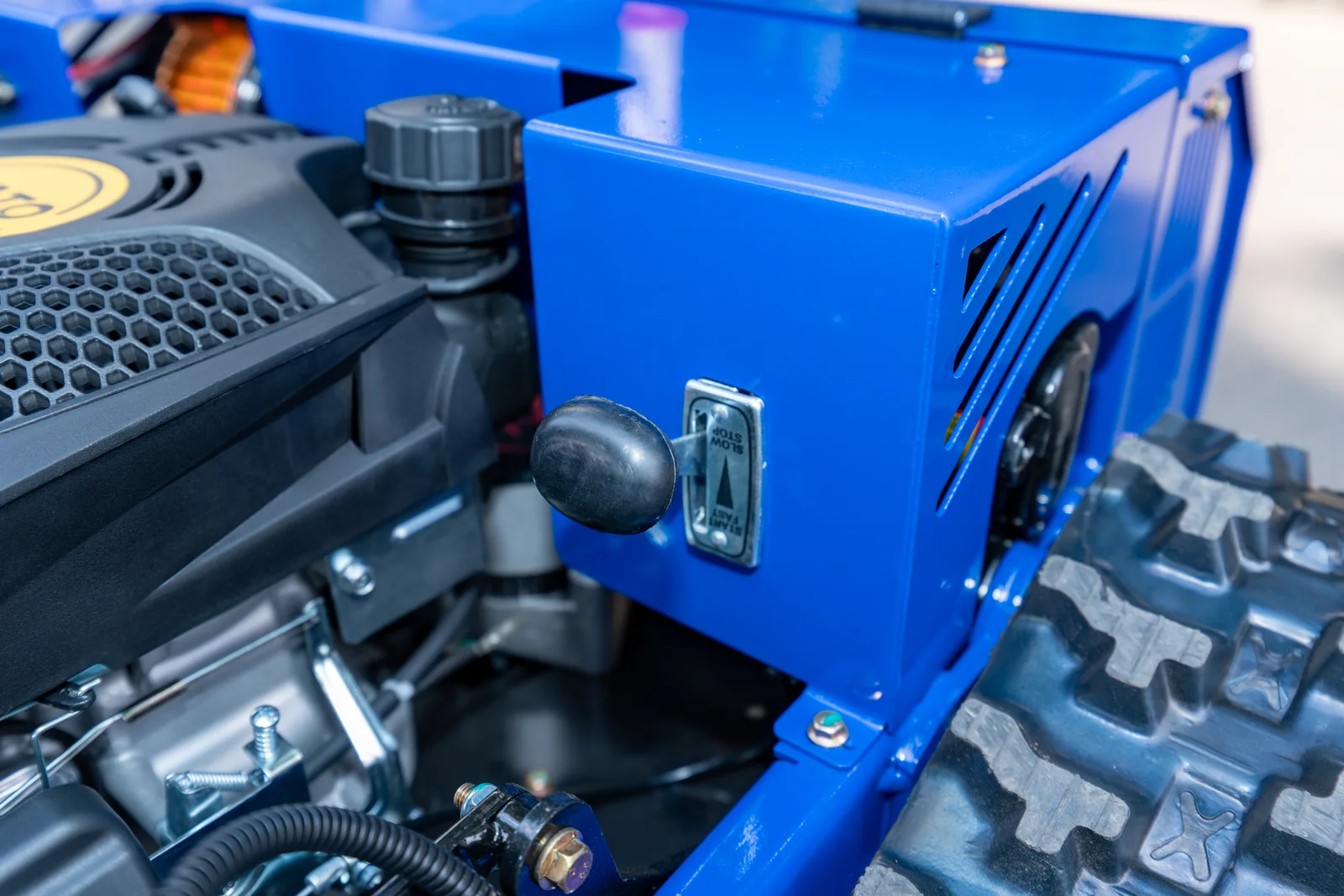 AY-500 side-mounted control switch on the machine enclosure