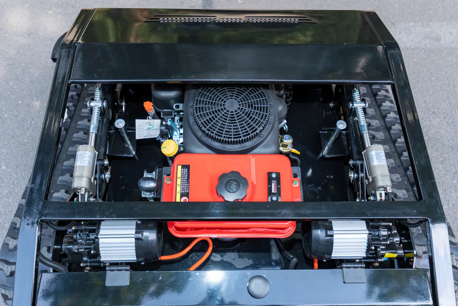 AY-800S engine compartment and paired lift actuators