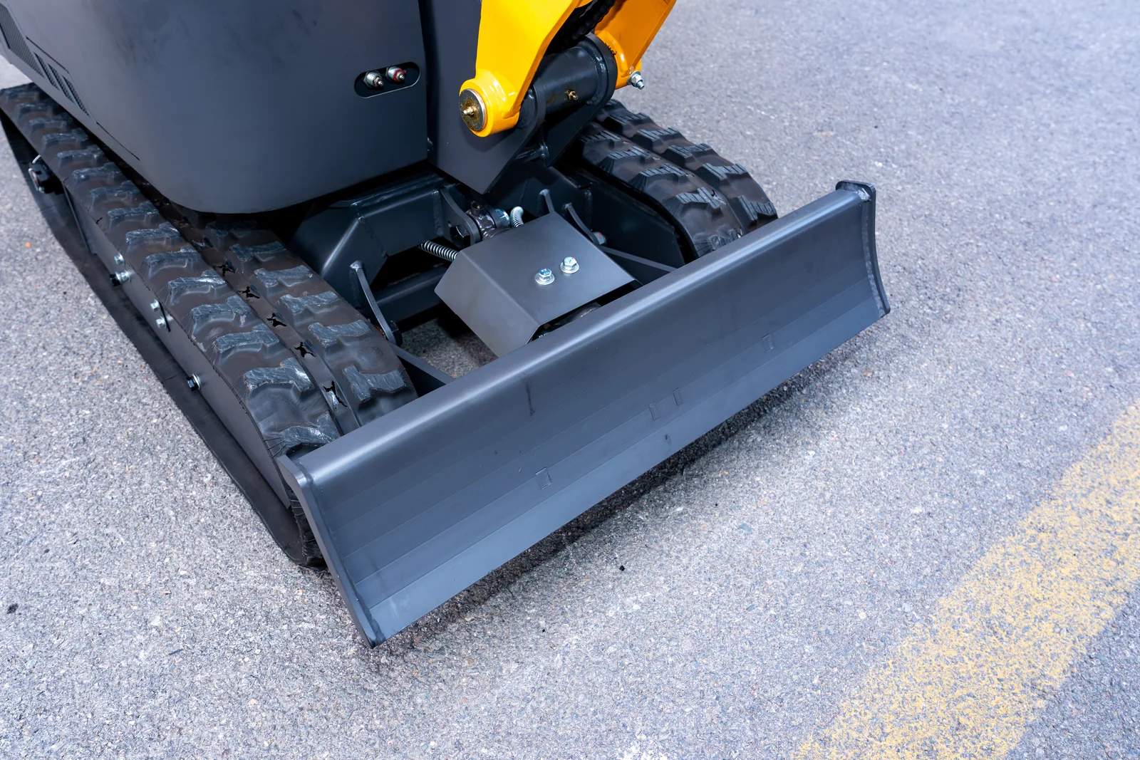AY12 front dozer blade and its mounting structure