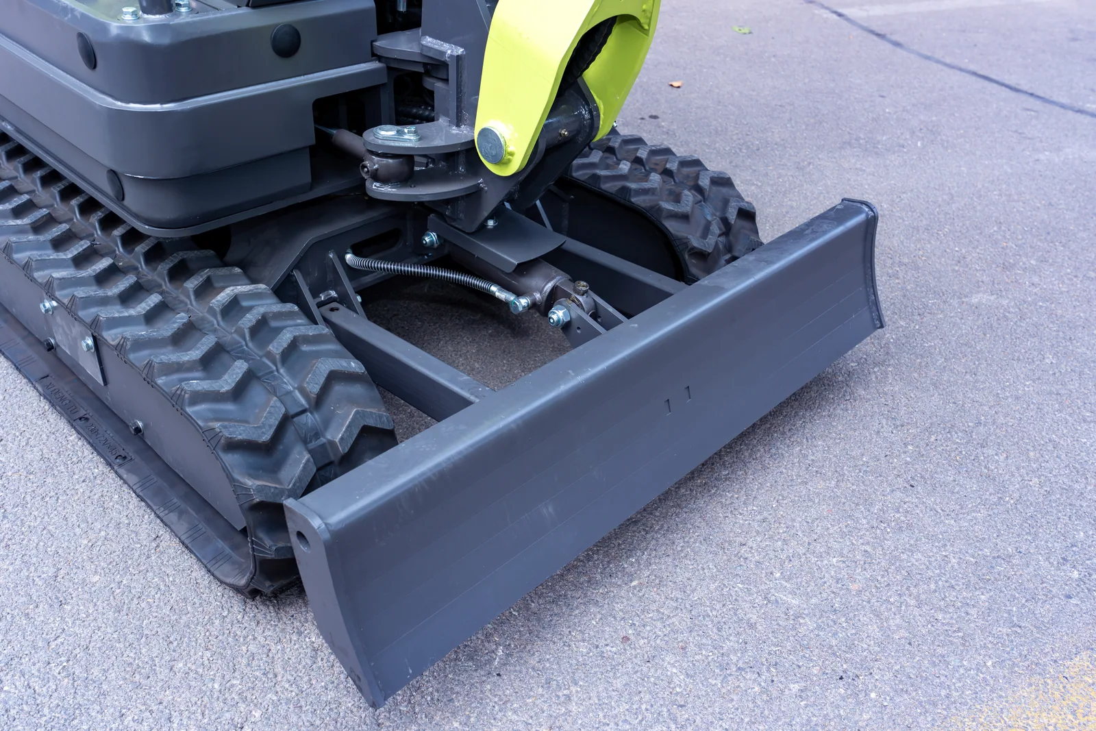 AY18 front dozer blade and the adjacent tracked undercarriage
